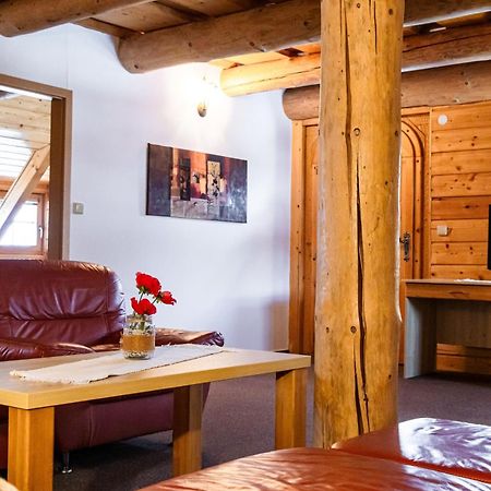 Hotel Grun موستي يو جابلونكوفا المظهر الخارجي الصورة