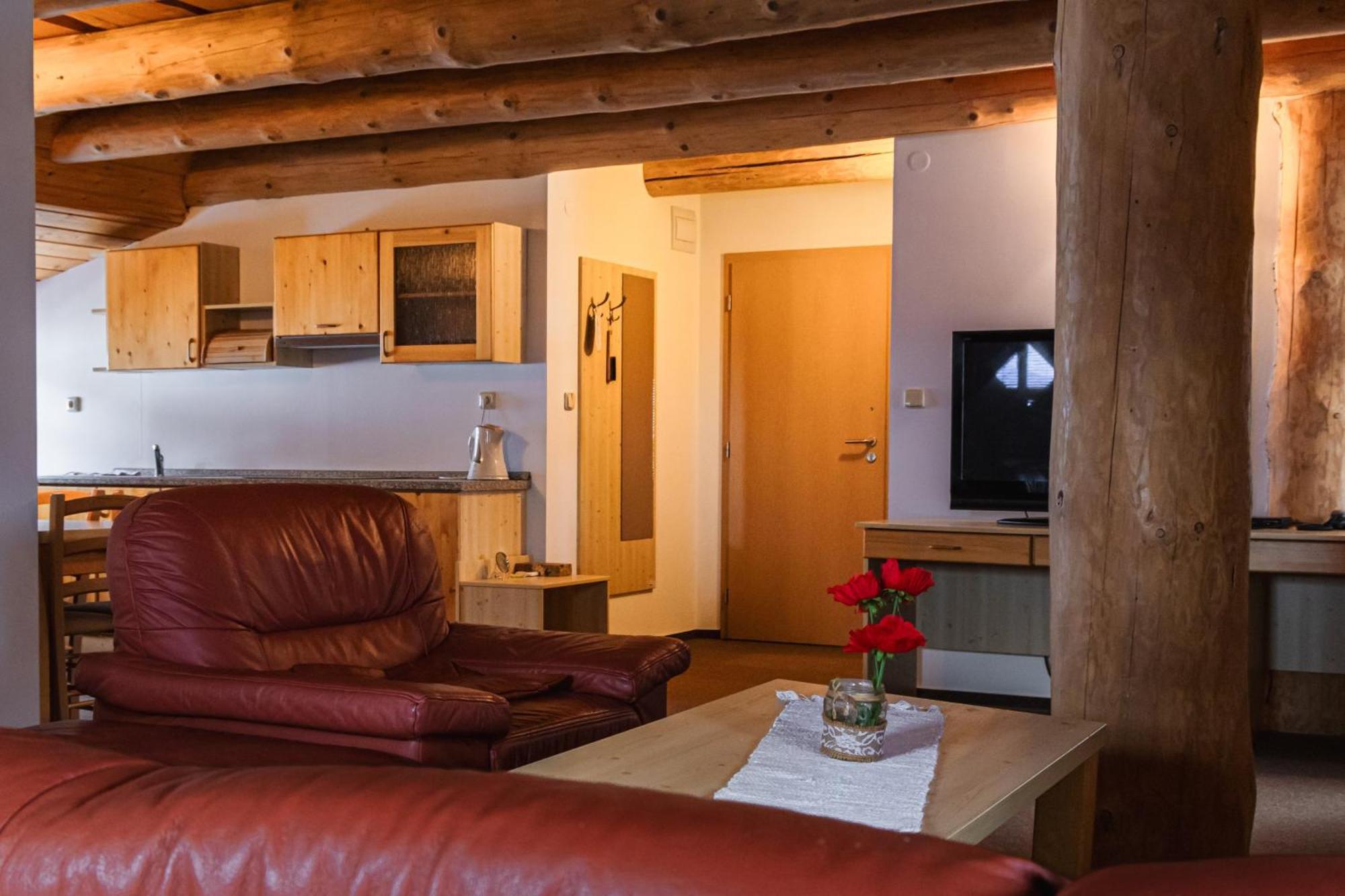 Hotel Grun موستي يو جابلونكوفا المظهر الخارجي الصورة